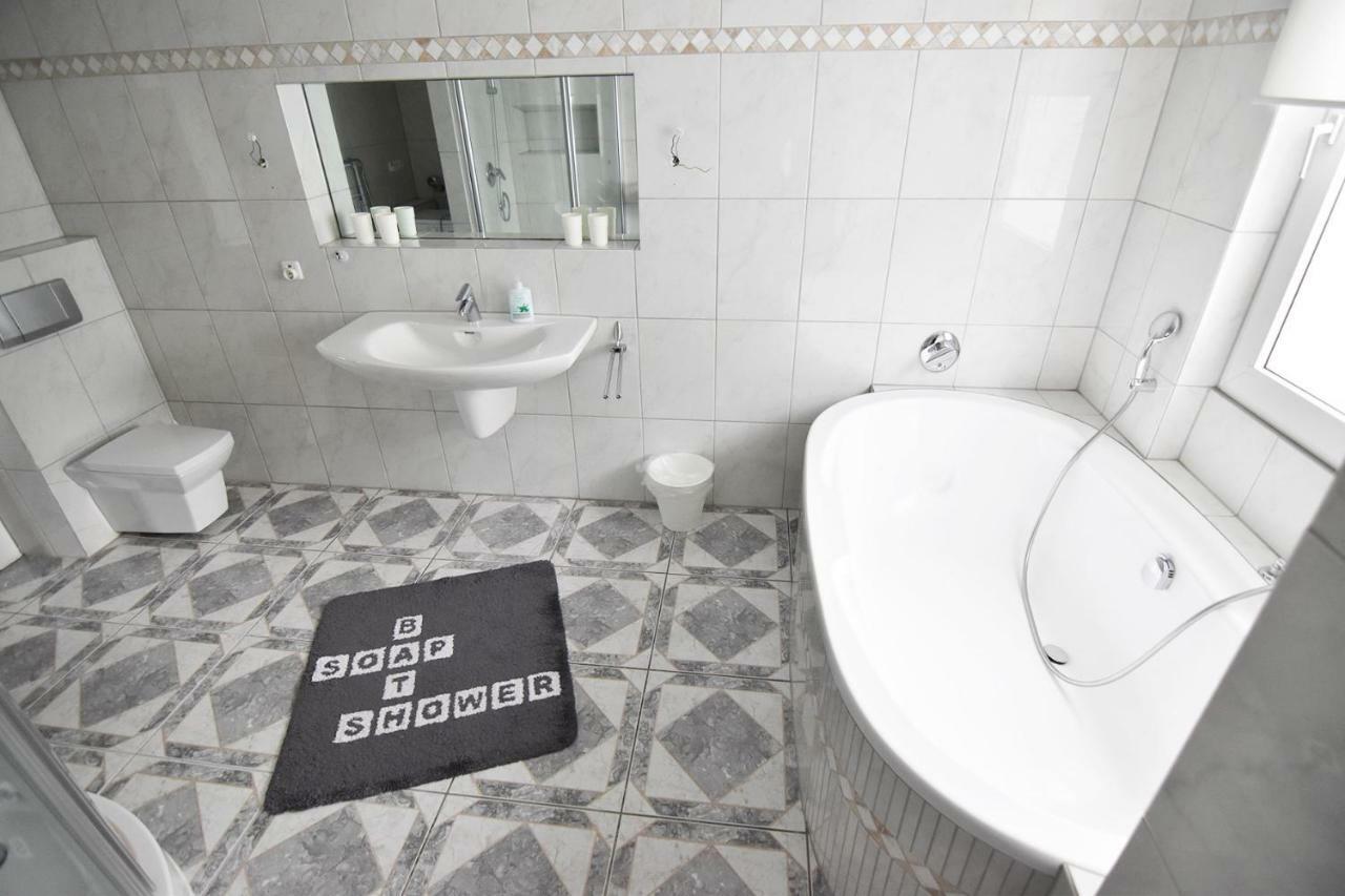 Dorya Am Ring Apartment Koln Bagian luar foto
